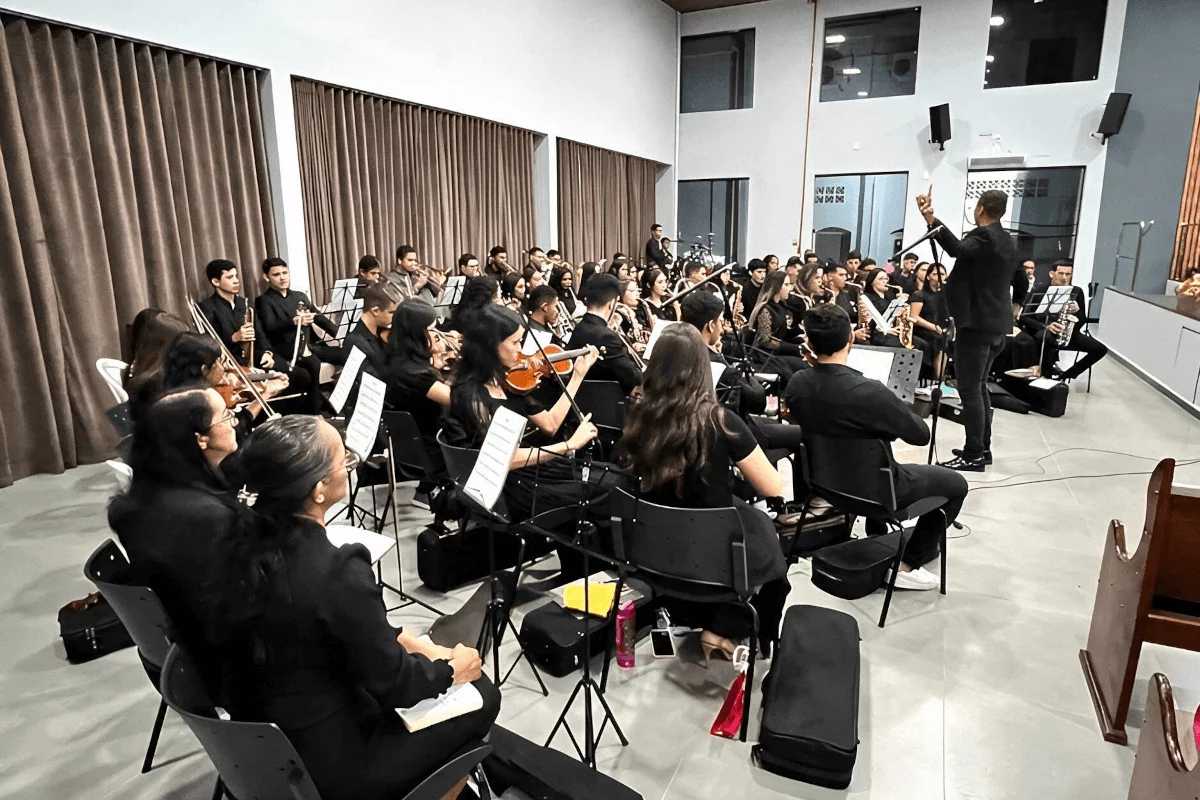 Orquestra regida pelo Maestro Jamerson